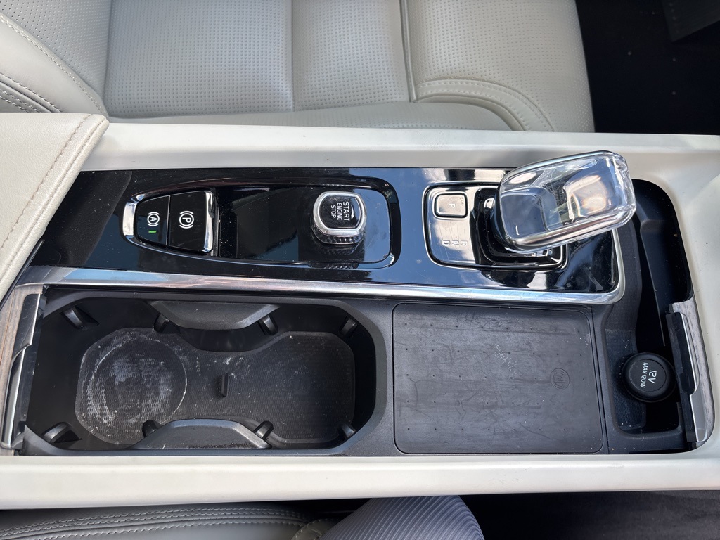 2022 Volvo XC60 B5 Inscription photo 32