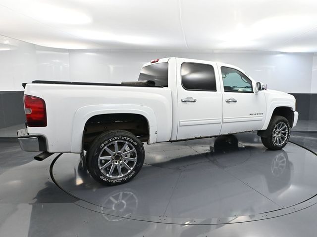 2011 Chevrolet Silverado 1500 LT photo 4