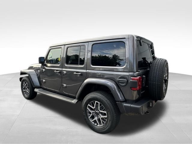 2025 Jeep Wrangler Sahara photo 5