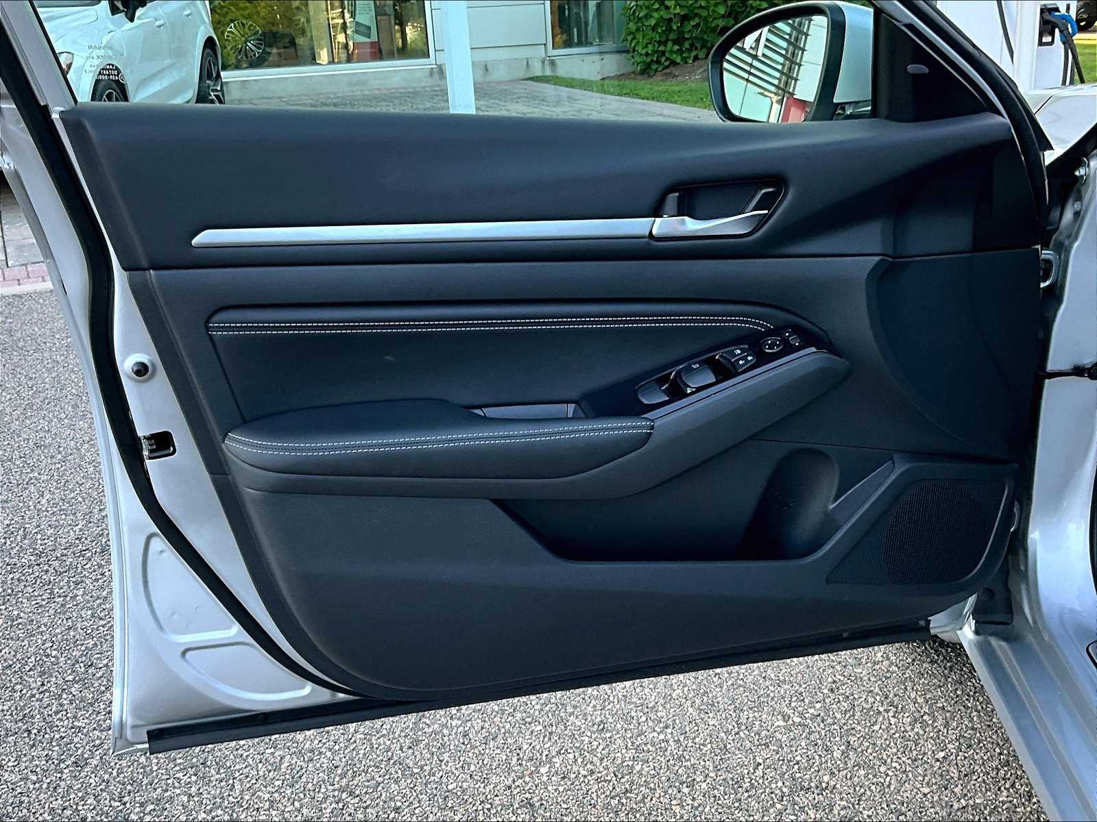 2023 Nissan Altima 2.5 SL photo 9