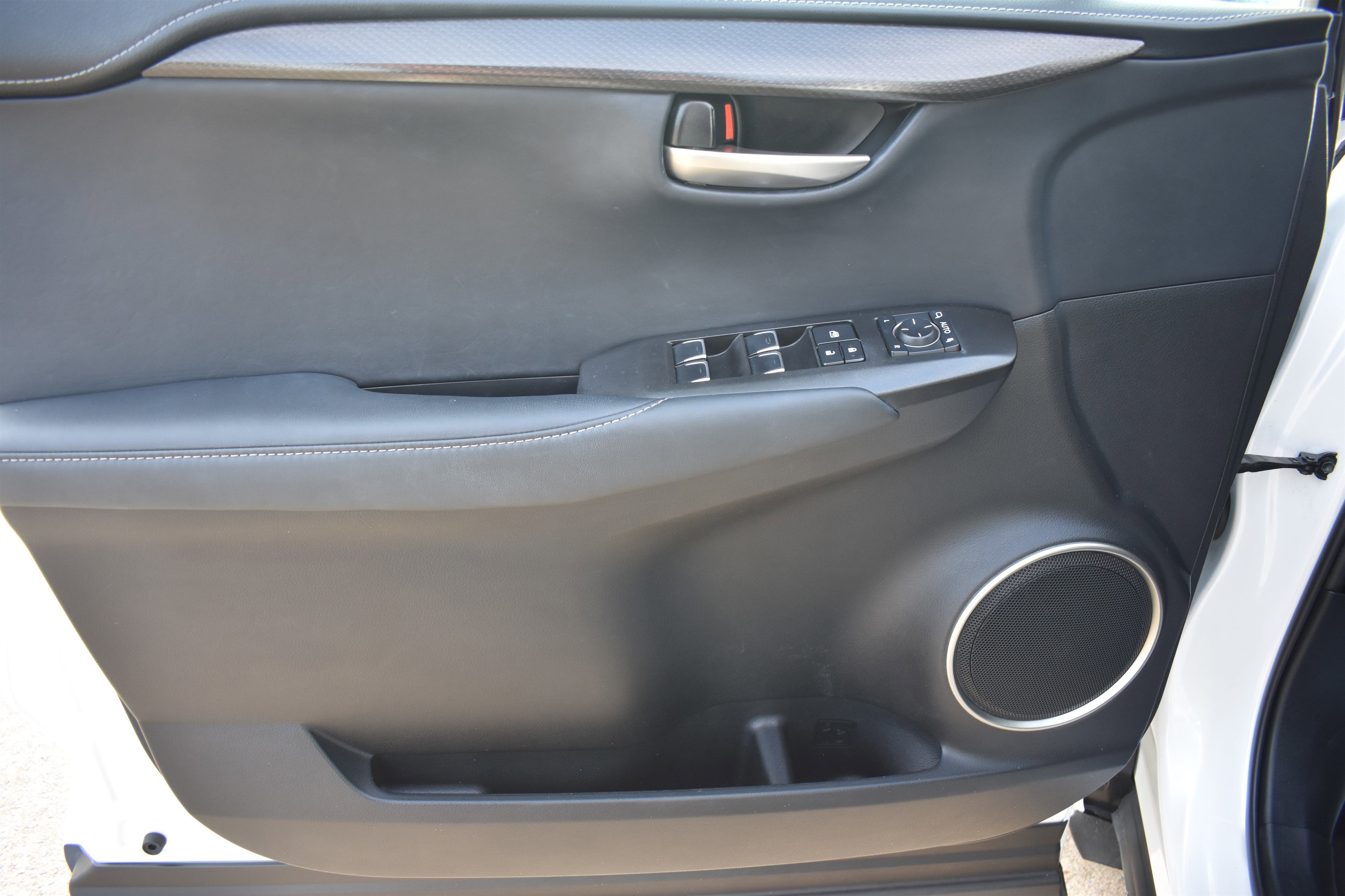 2021 Lexus NX 300 photo 8