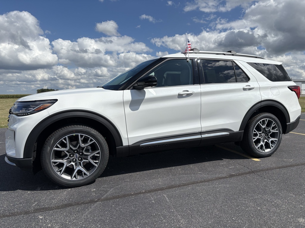 2025 Ford Explorer Platinum's photo