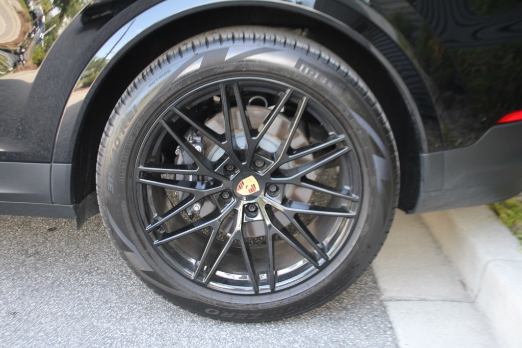 2025 Porsche Cayenne Coupe Base photo 15