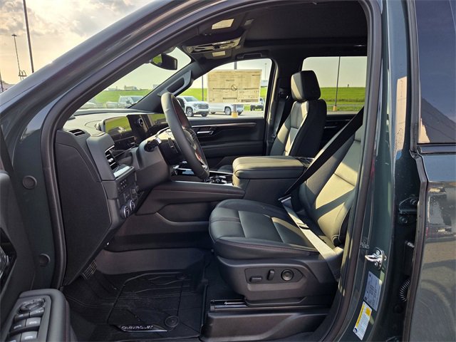 2025 Chevrolet Tahoe RST photo 2