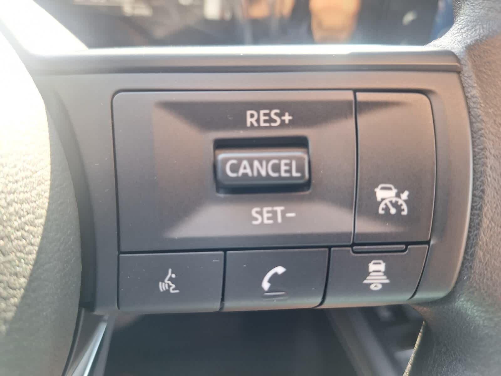 2025 Nissan Kicks SV photo 14