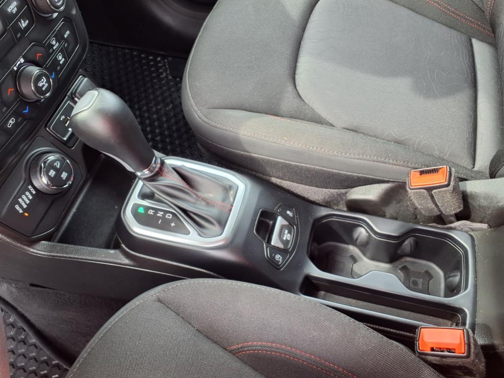 2023 Jeep Renegade Trailhawk photo 11