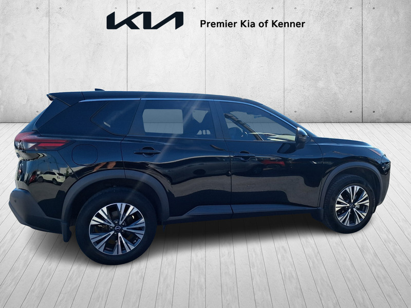 2022 Nissan Rogue SV photo 4