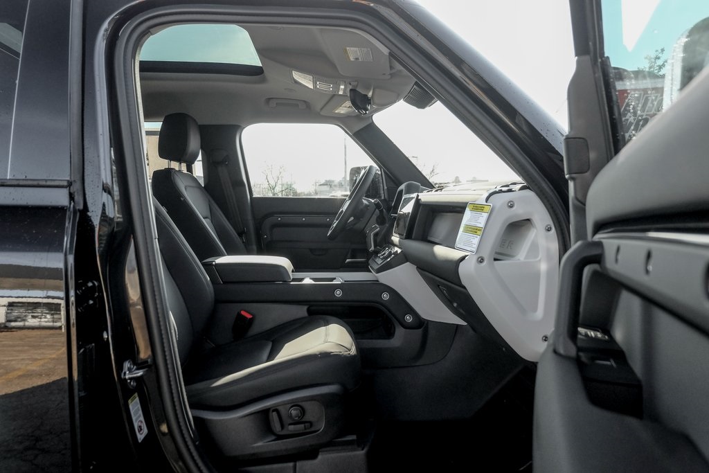 2025 Land Rover Defender 110 S photo 18