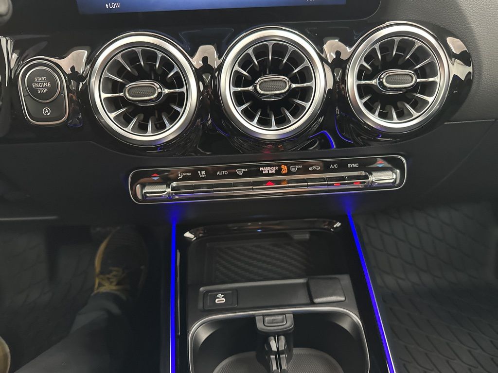 2025 Mercedes Benz GLA 250 photo 13