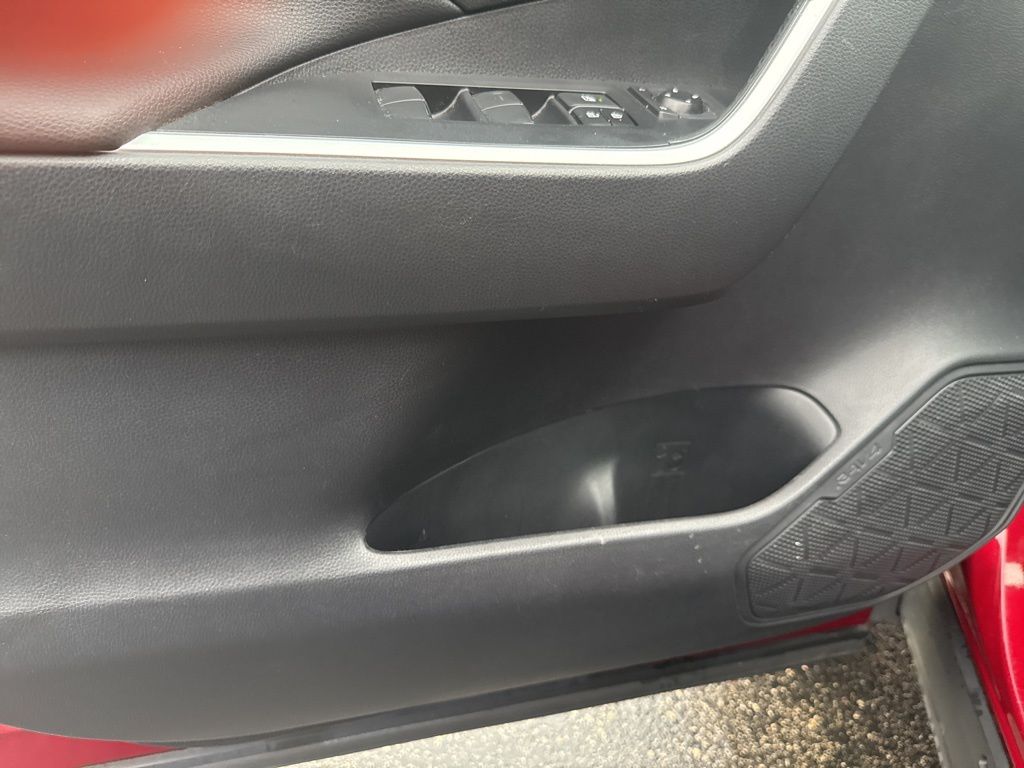 2020 Toyota RAV4 Hybrid LE photo 17
