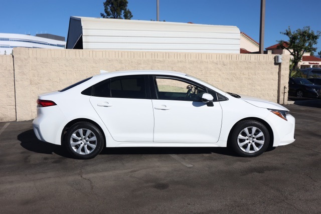 2023 Toyota Corolla LE photo 2