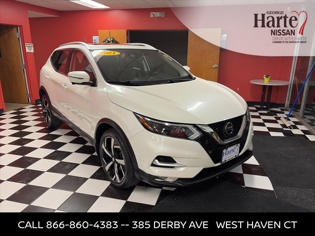 2021 Nissan Rogue Sport SL's photo