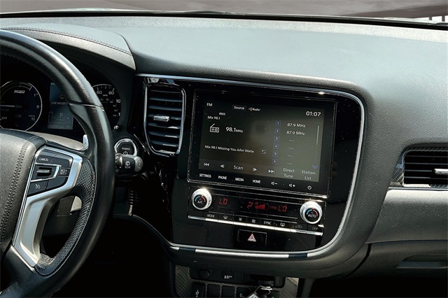 2022 Mitsubishi Outlander PHEV LE photo 7