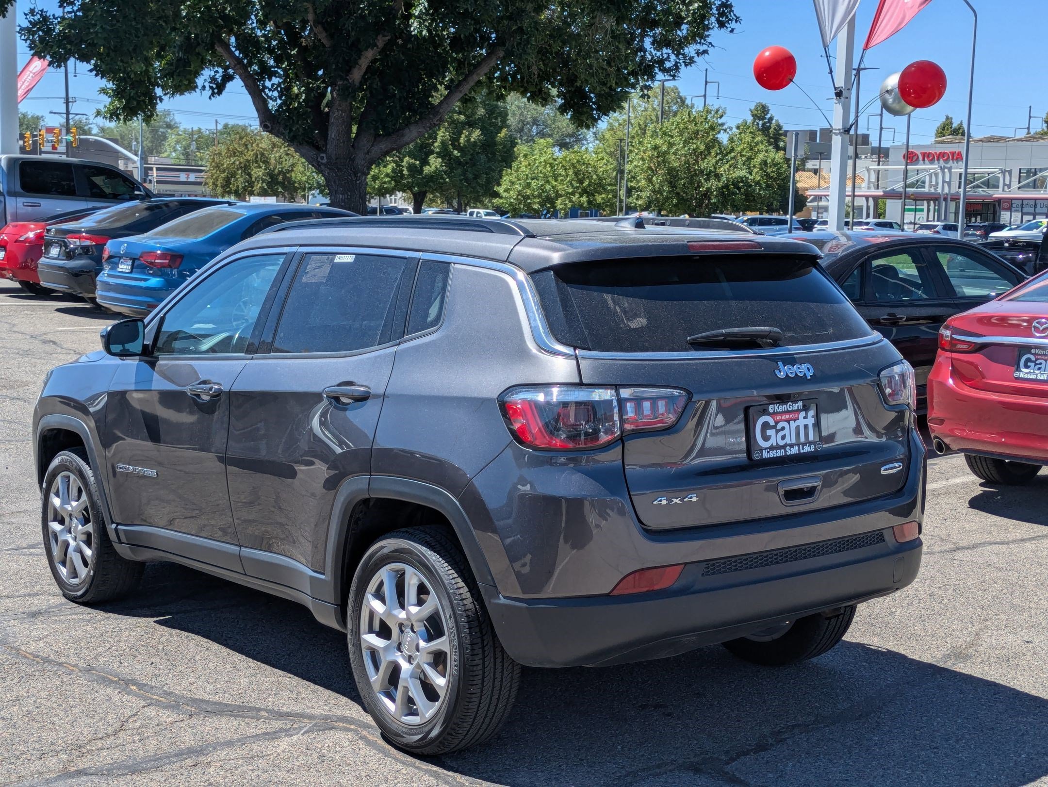 2022 Jeep Compass Latitude Lux photo 5
