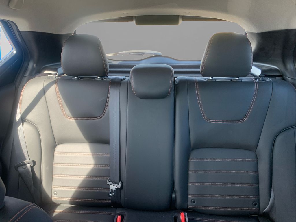 2020 Nissan Kicks SR photo 15