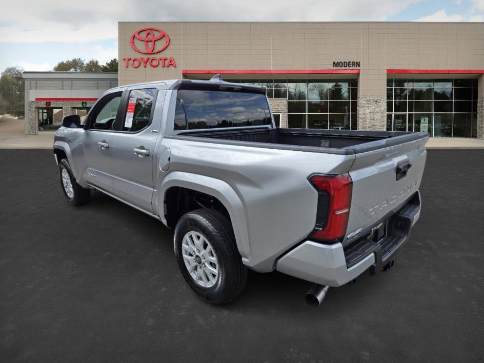 2025 Toyota Tacoma SR5 photo 7
