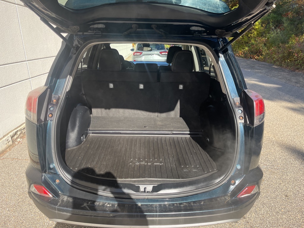 2018 Toyota RAV4 Hybrid XLE photo 4