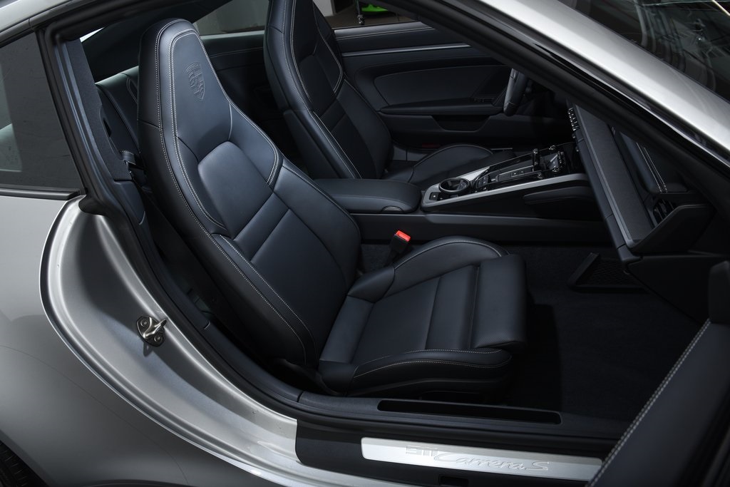 2025 Porsche 911 S photo 37