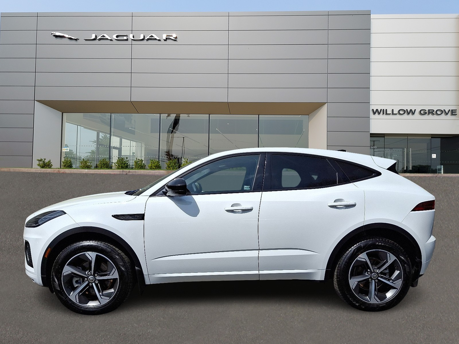 2024 Jaguar E-PACE R-Dynamic SE P250 photo 3