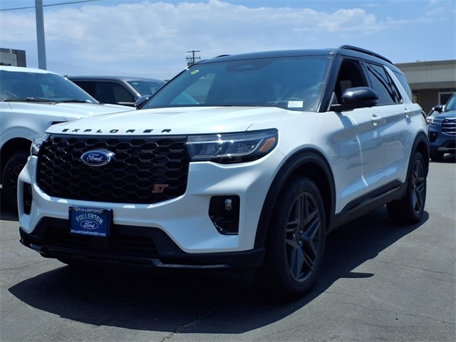 2025 Ford Explorer ST's photo