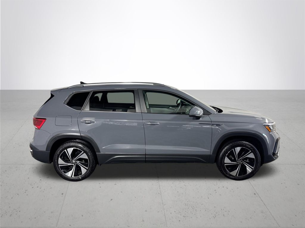 2024 Volkswagen Taos SE photo 5