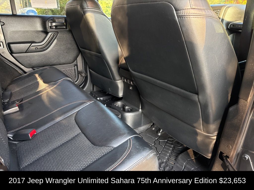 2017 Jeep Wrangler Unlimited Sahara photo 12