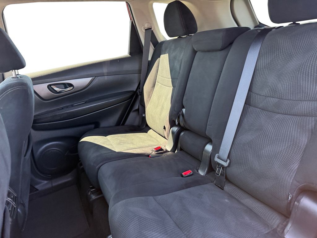 2016 Nissan Rogue SV photo 13