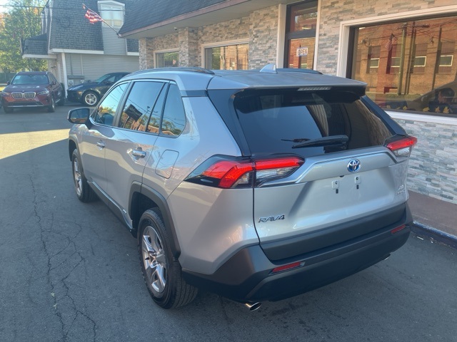 2024 Toyota RAV4 Hybrid XLE photo 3