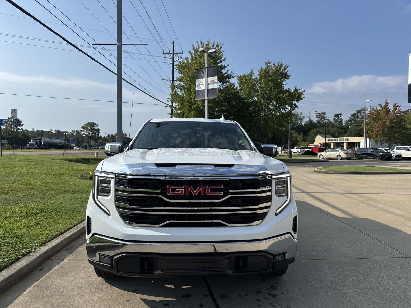2026 Gmc Sierra 1500 SLT photo 2
