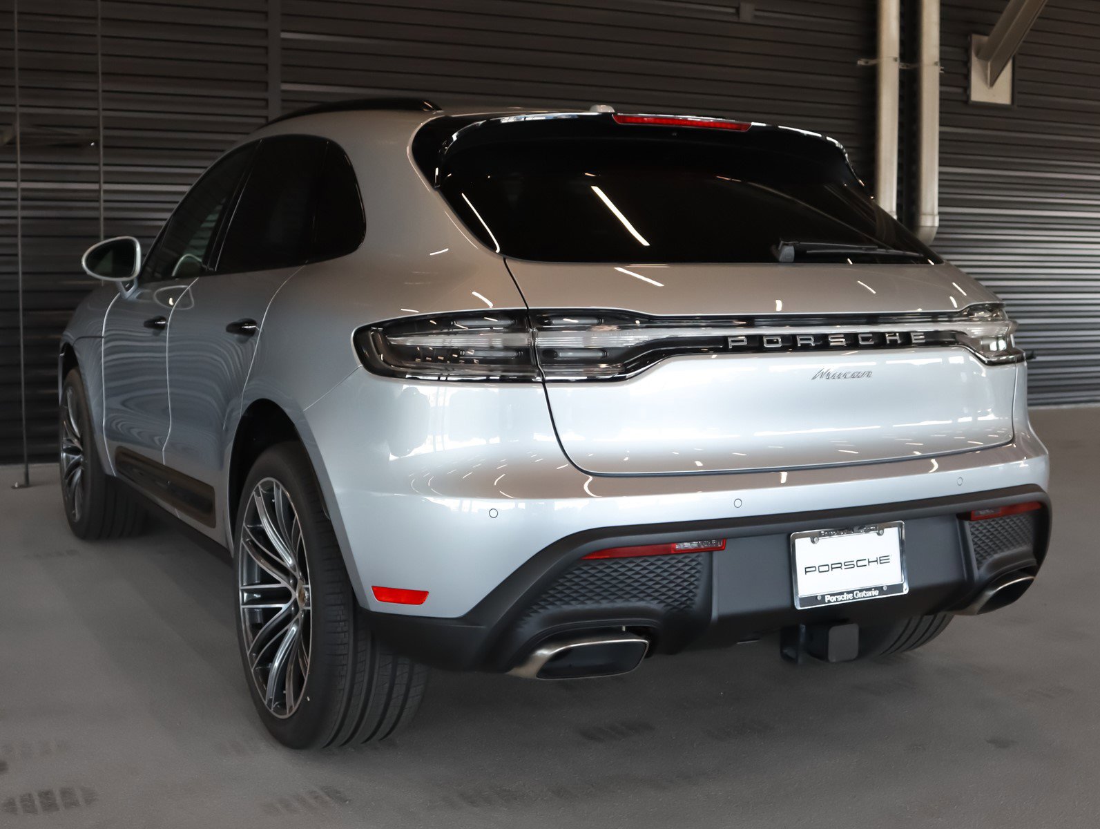 2025 Porsche Macan T photo 3