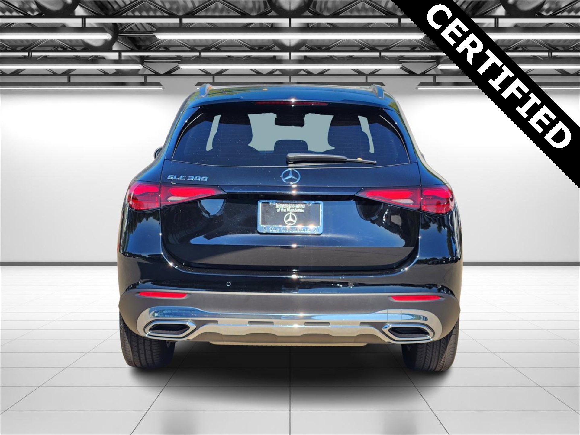 2025 Mercedes Benz GLC 300 photo 3