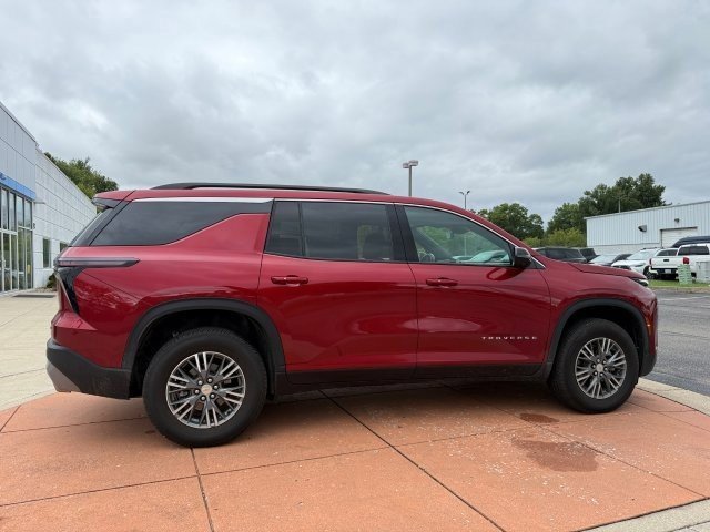 2024 Chevrolet Traverse photo 2
