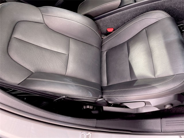 2024 Volvo XC40 AWD photo 16