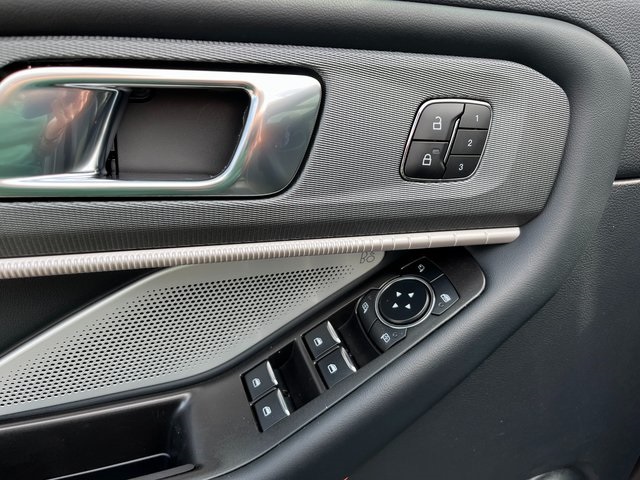 2025 Ford Explorer ST photo 21