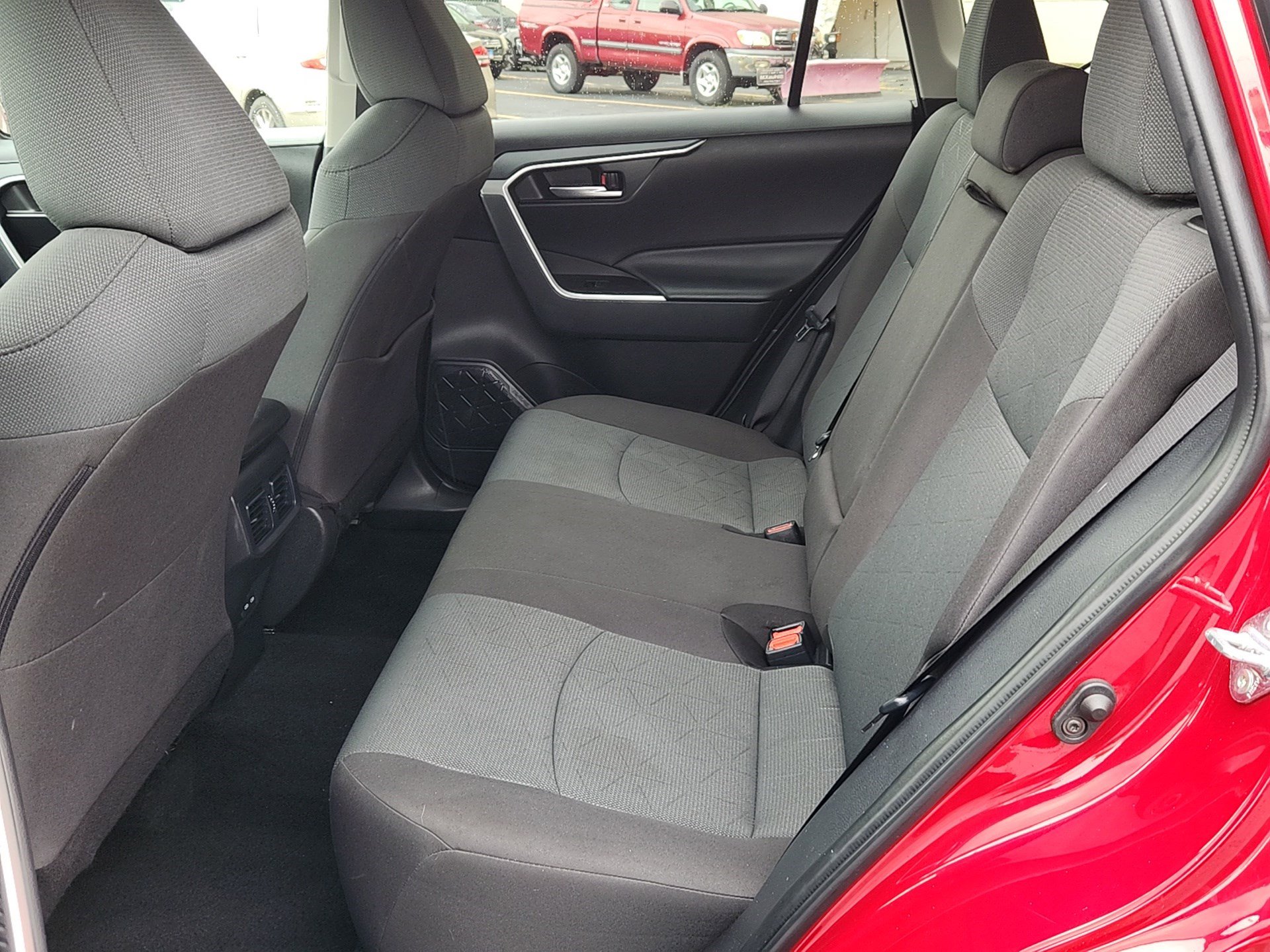 2025 Toyota RAV4 XLE photo 24