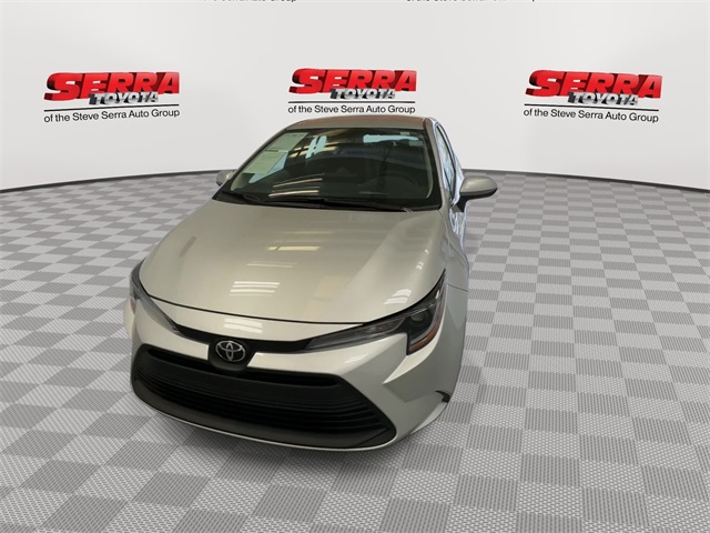 2025 Toyota Corolla LE photo 4