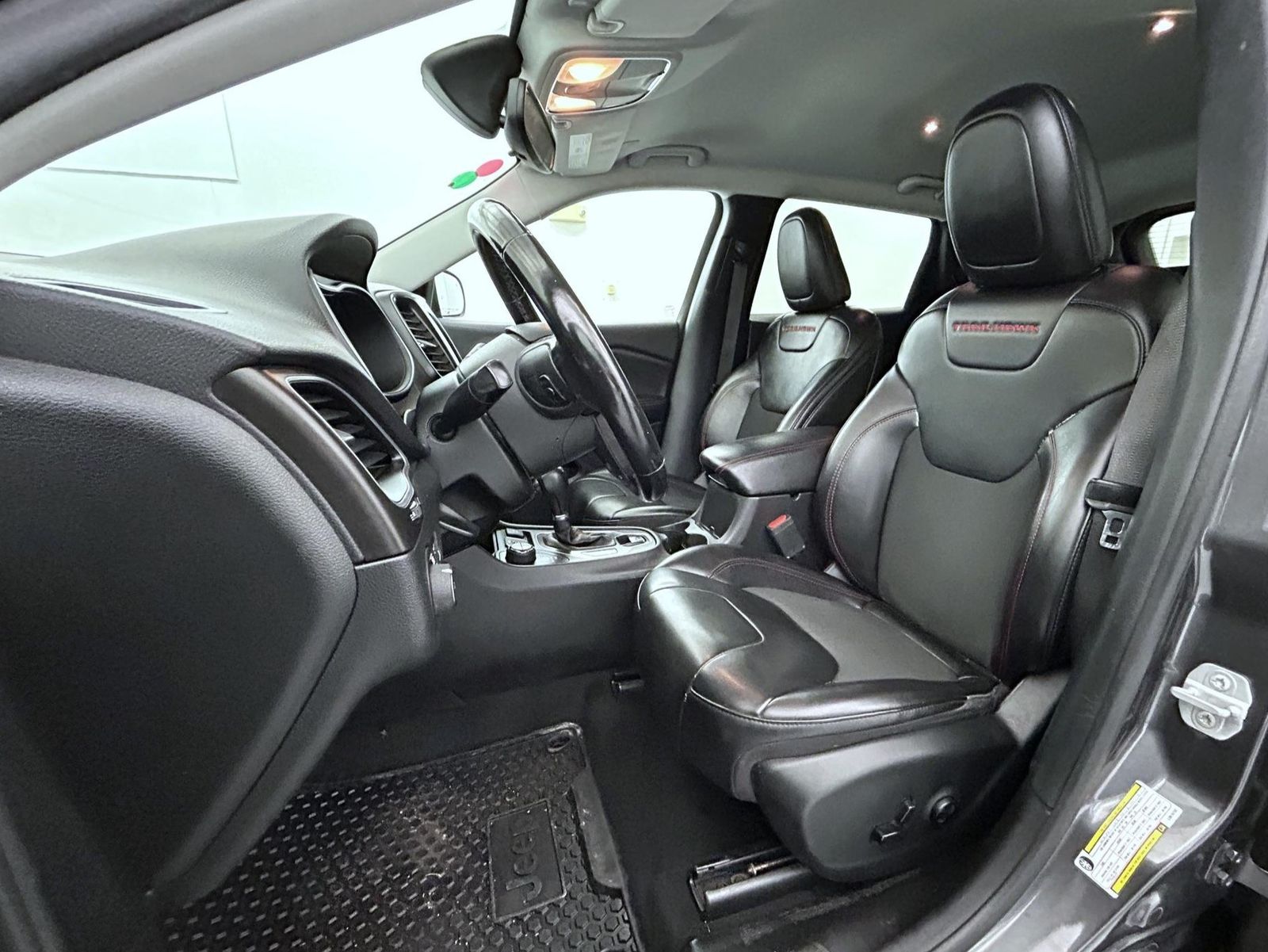 2020 Jeep Cherokee Trailhawk photo 9