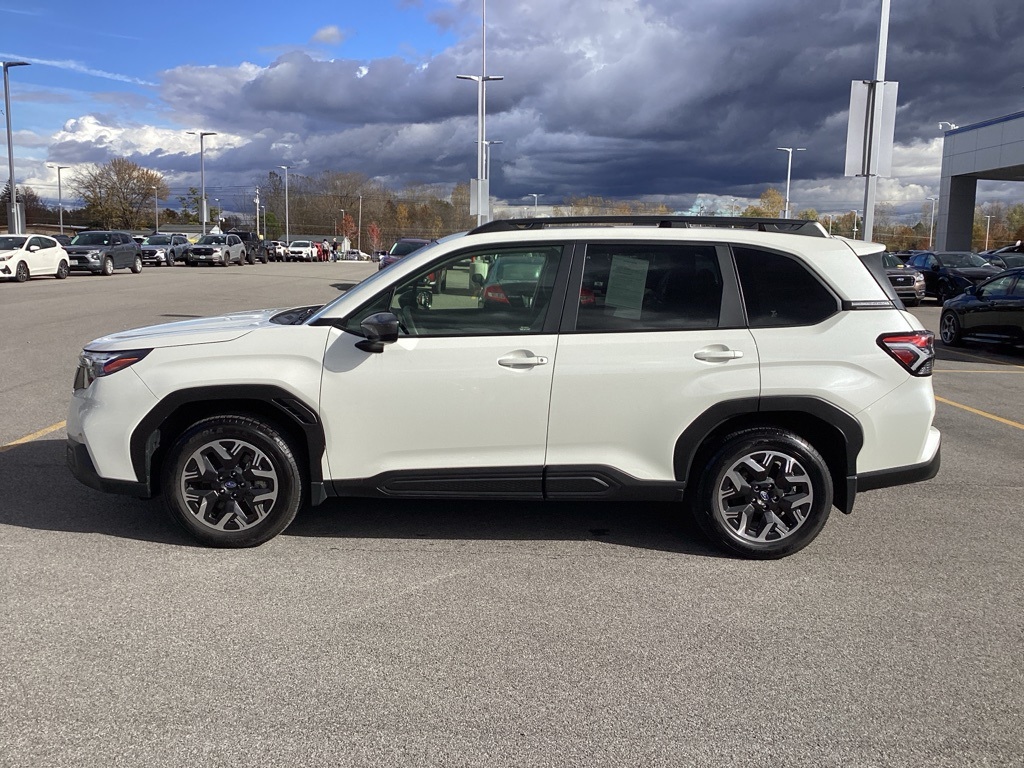 2025 Subaru Forester Premium photo 3