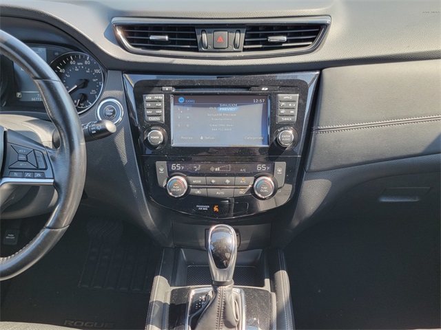 2017 Nissan Rogue SL photo 17