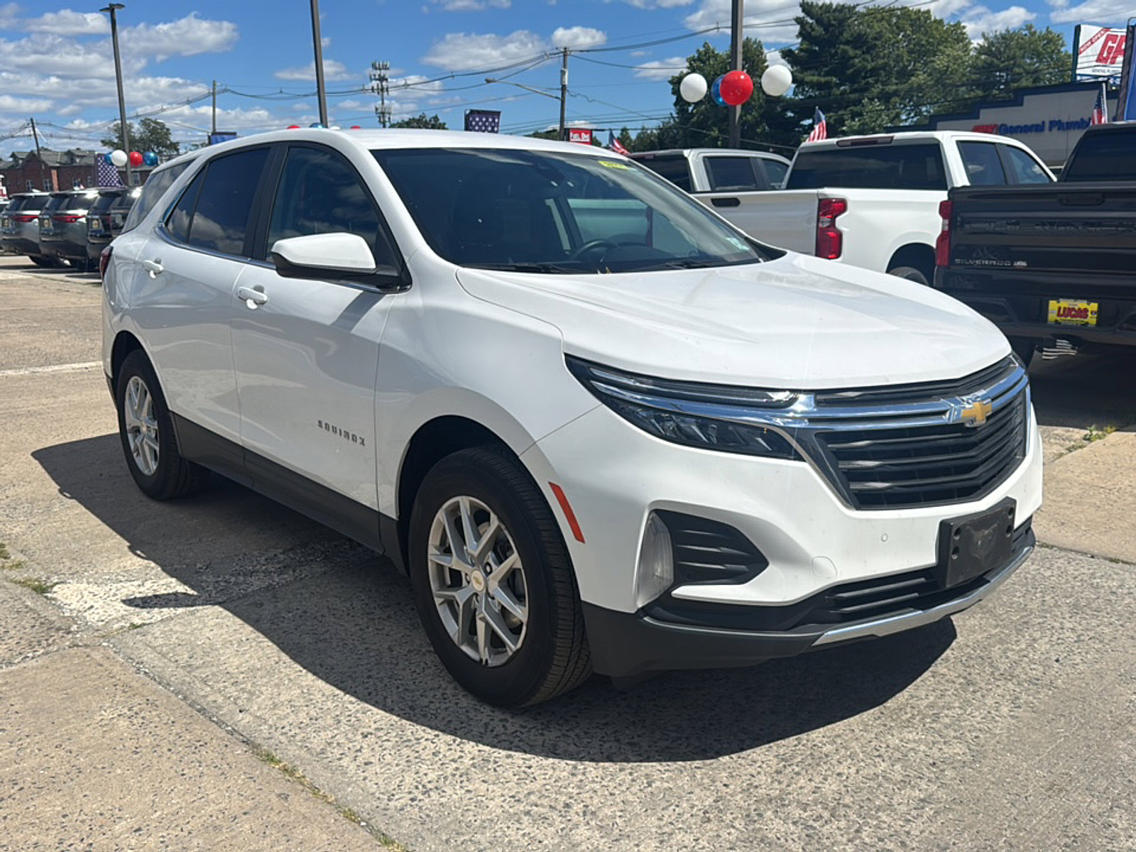 2023 Chevrolet Equinox LT photo 2