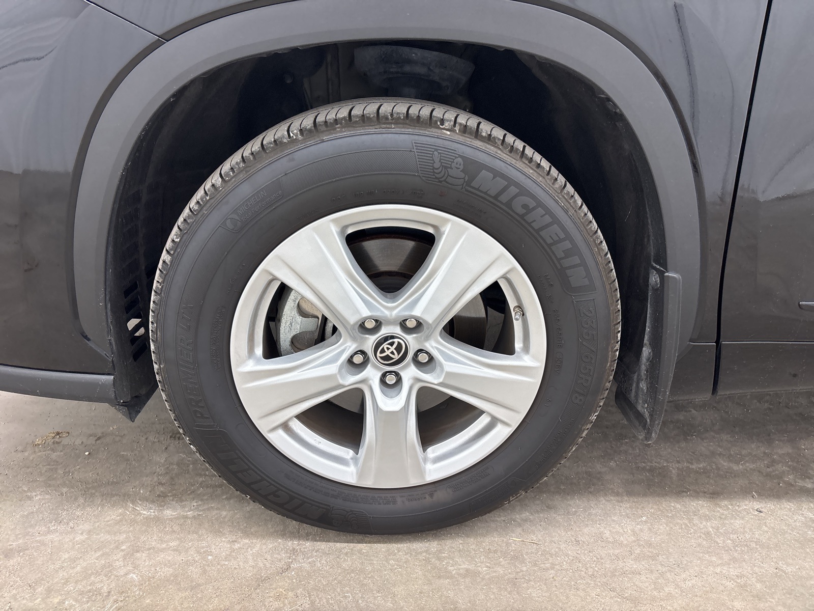 2023 Toyota Highlander L photo 30