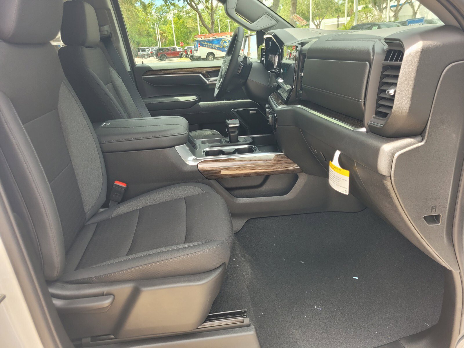 2025 Chevrolet Silverado 1500 RST photo 13