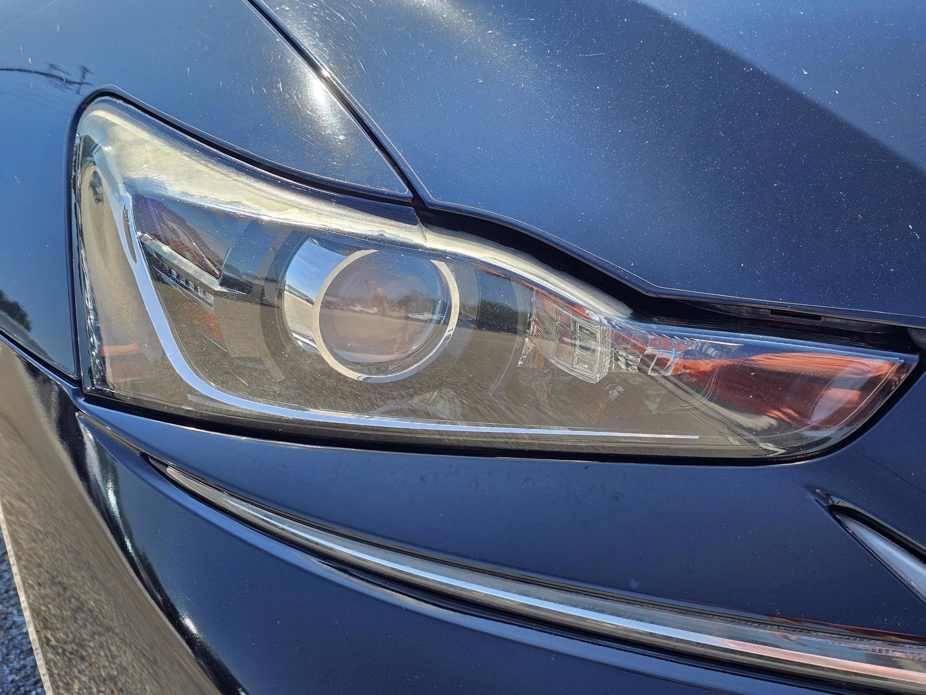 2017 Lexus IS 200t photo 4
