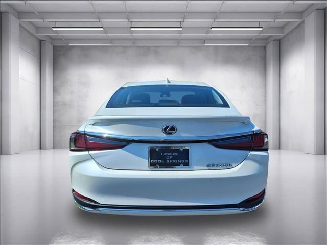 2025 Lexus ES 300h photo 3