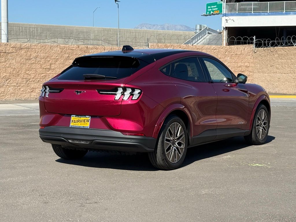 2025 Ford Mustang Mach-E Premium photo 4