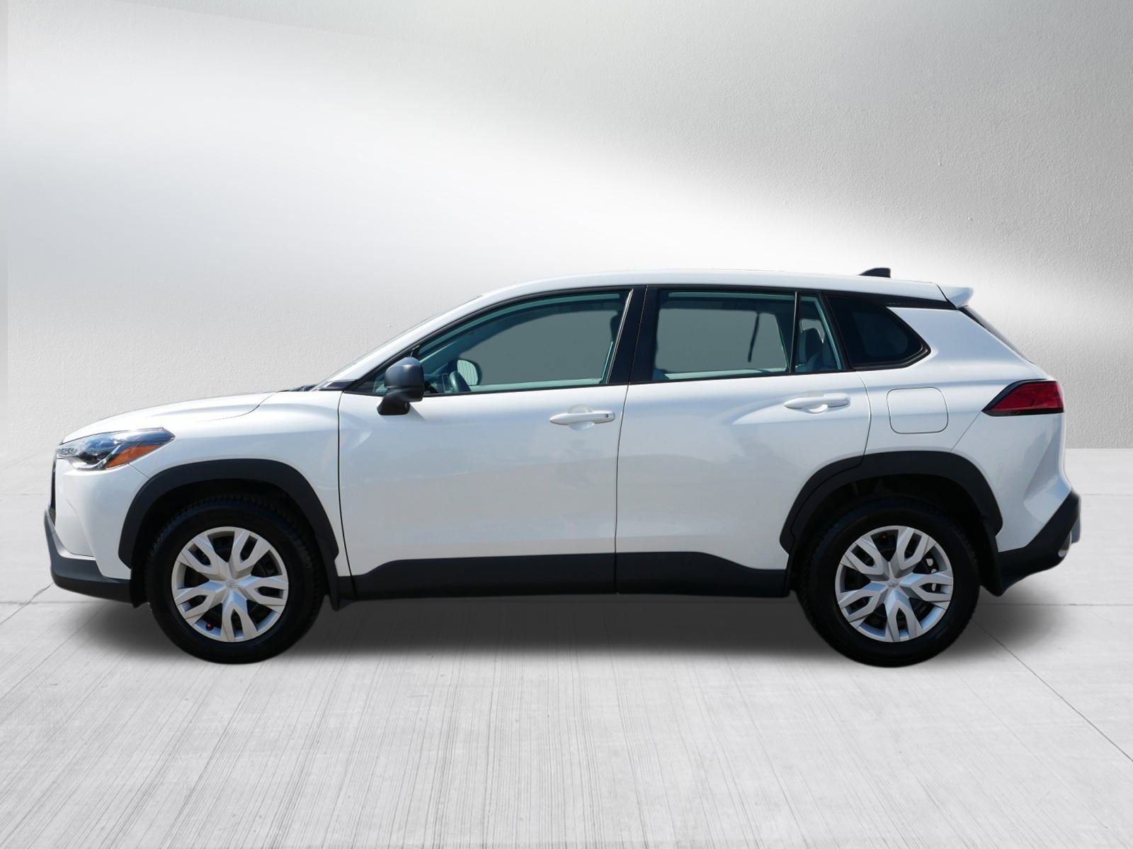 2023 Toyota Corolla Cross L photo 3