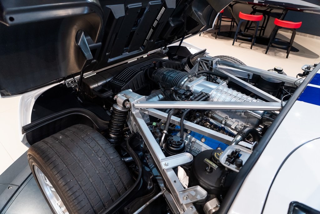 2005 Ford GT Base photo 13