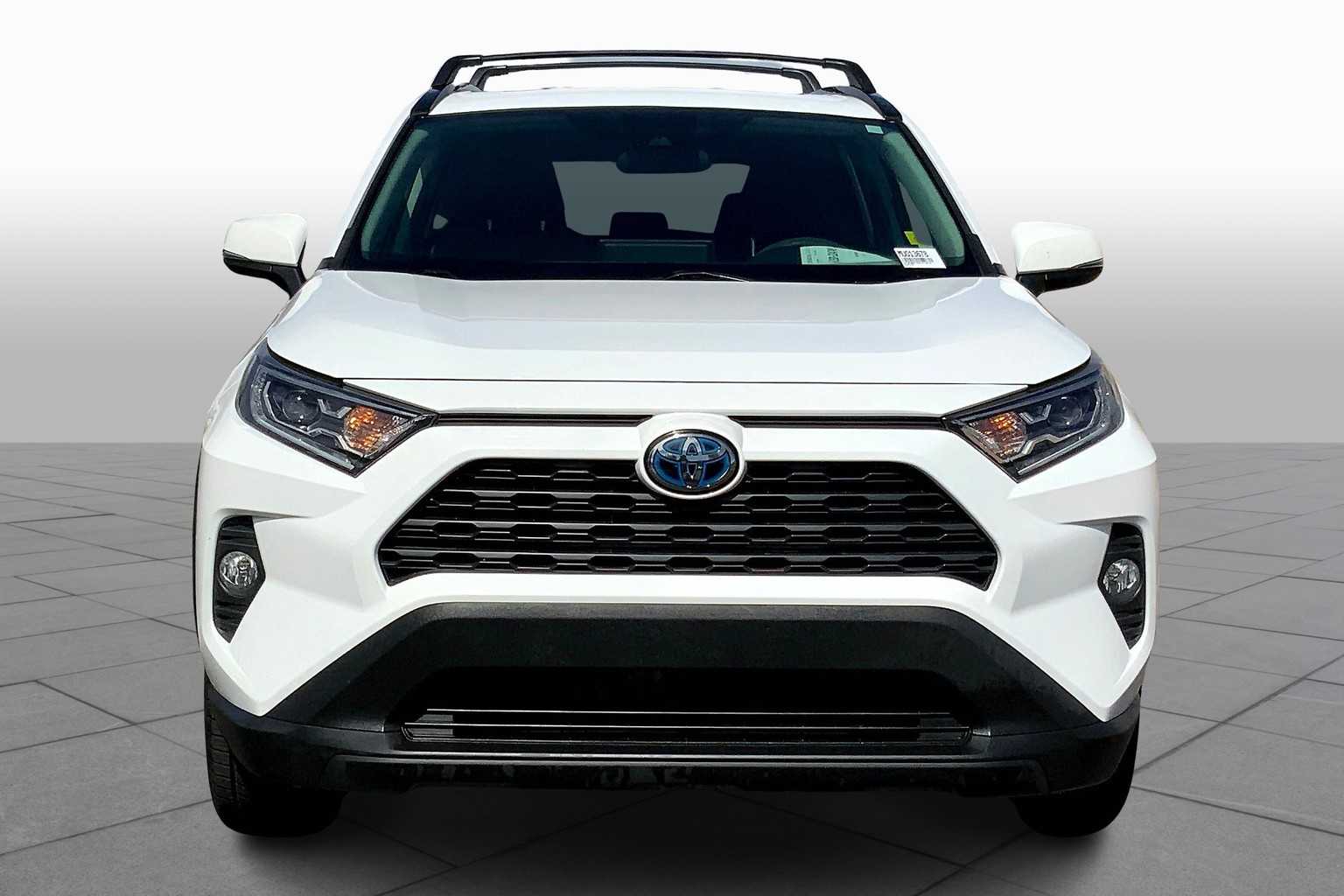 2021 Toyota RAV4 Hybrid XLE photo 3