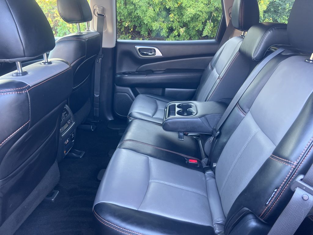 2020 Nissan Pathfinder SL photo 8