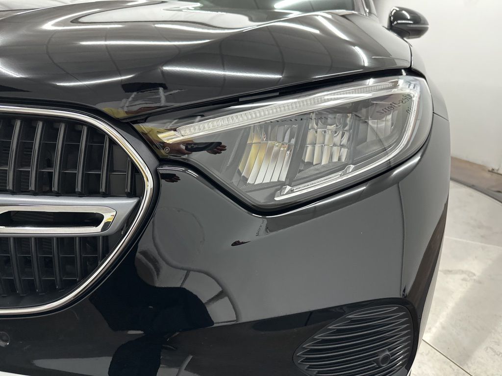2025 Mercedes Benz GLC 300 photo 21